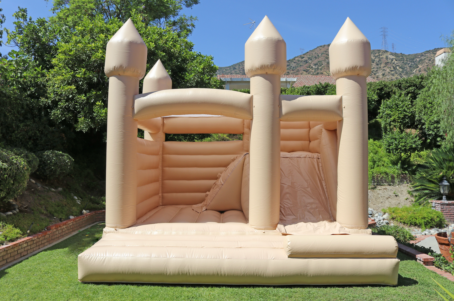 Cafecito Castle (14x14ft.) - $400