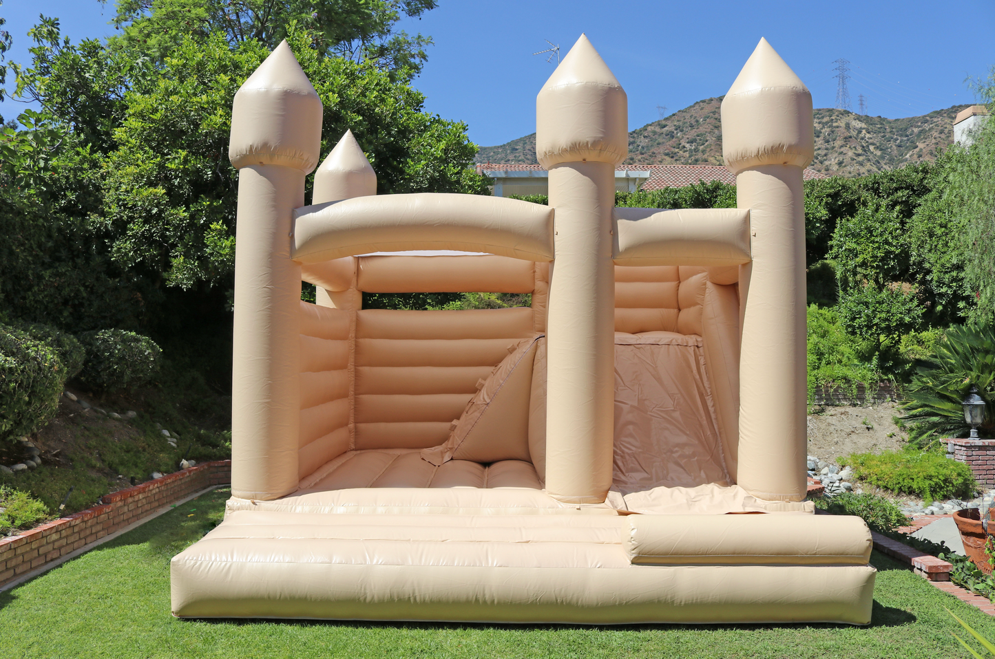 Cafecito Castle (14x14ft.)