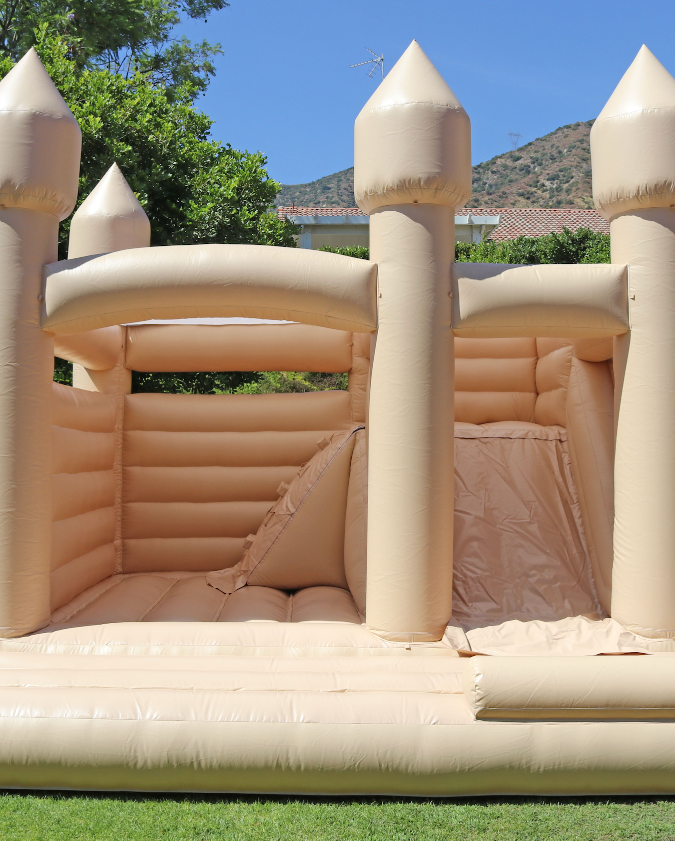 Cafecito Castle (14x14ft.) - $400